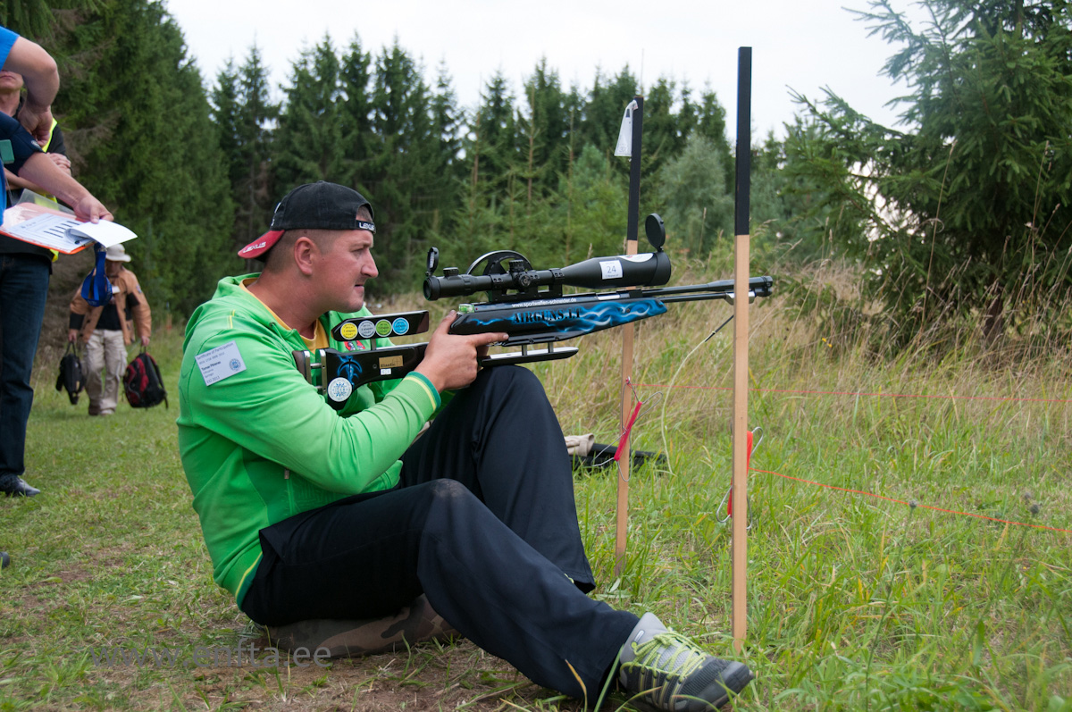 Tomas Pitrenas LT, Weihrauch HW 97 K, Leapers 8-32x56